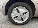 純正ホイールカバー付きです。タイヤサイズ 175/65R15