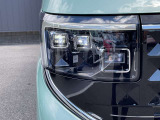 【LEDヘッドランプ】鮮やかな白色光で、クリアな視界を確保するLEDヘッドランプ装備
