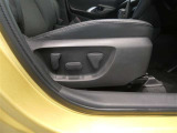パワーシート搭載。微妙な調整が手軽にでき、最適なポジションで運転することが可能です。