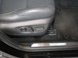 当社下取りワンオーナーのハリアーが入庫致しました♪禁煙車です!内外装程度良好で、ご安心してご検討頂ける一台!装備も充実しております♪お気軽にお問合せ下さい!