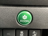 【eコンスイッチ】低燃費運転をサポートするECONモード。スイッチをONすると、エンジンやトランスミッション、A/Cなどを協調制御し、燃費の向上に貢献。エコドライブの効果を高めます。