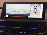 車を上から見たような視点のパノラミックビューモニター。後方の死角だけでなく左右や前方の障害物の発見もしやすくなります!