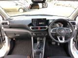 シンプルながら機能性溢れる運転席廻りです。視界性もよく、運転しやすいですよ。