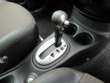 無段変速が魅力のCVT車です♪発進から加速までアクセルを一定にして走ることで滑らかに走ります♪車内も静かで振動もごくわずか!CVT車もATの一種なので、もちろんAT限定免許で運転OKです◎