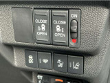 両側電動スライドドア装備!運転席よりボタン一つで開閉可能です。