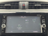 FM・AMやテレビ、Bluetooth Audioなど、選べる音源が画面上にまとまっています。使いたい項目を見つけやすく、移動中の音楽やラジオ利用にも便利です。