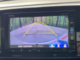【バックカメラ】駐車時に後方がリアルタイム映像で確認できます。大型商業施設や立体駐車場での駐車時や、夜間のバック時に大活躍!運転スキルに関わらず、今や必須となった装備のひとつです!