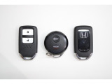 スマートキーはカバンの中やポケットに携帯するだけでドアロックの開閉・エンジンスタートが可能です!リモコンエンジンスターターもございます!