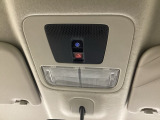 Honda CONNECTサービス対応車です。Honda CONNECT用緊急通報ボタン/トラブルサポートボタンが付いています。