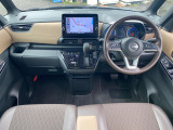 【運転席周り】収納がたくさんの使い勝手の良いインテリア