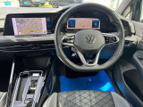 ドライバーが運転に集中できる環境がデザインされているのがフォルクスワーゲンの運転席周りです。