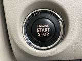 【キーレススタートシステム】エンジンスタートがボタン一つで始動。キーはポケットやカバンに入れたままでもエンジン始動が可能です。