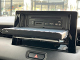 様々な情報を表示できるモニターで、快適なドライブをサポートします。車両の状態も一目で確認できます。