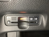 ハンドルの左下にETCがついています。高速道路の料金所の通過も楽々です。 カードの取り出しもしやすい場所についています。