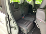 洗練された内装デザインが、上質な空間を演出します。快適な運転環境をサポートする機能的な装備も充実しています。