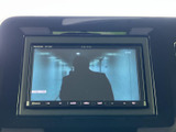 停車中に楽しめるTV機能付き。長距離ドライブや休憩時間に、エンターテイメントを満喫できます。家族での旅行もさらに楽しくなりますね。