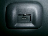 また、USB電源も付いていますので、後部座席に座っている方も、スマートフォンなど充電できます♪