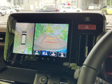 駐車時や後退時の安全をサポート。後方視界を広げ、衝突のリスクを軽減します。確かな視界で安全運転をサポートします。
