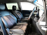 運転席まわりです。実際に座ってみて乗り心地を体感してみて下さい。