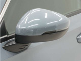 ◆ドアミラーウインカー◆ドアミラーにウインカーを装備しています。対向車に自身の進行方向を合図し安全に運転できます。
