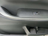 パワーウィンドウのスイッチですよ。運転席に居ながら窓を開け閉めのコントロールできます。