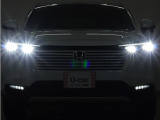LEDヘッドライト(アダプティブドライビングビーム機能付)が搭載されており、遠くまで明るく均一に照らし、高速道路等での安心感が向上しております。