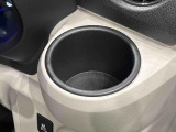 運転席側掘り込み式インパネカップホルダー