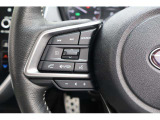 ステアリングオーディオリモコン 運転中でも音量調整やモード変更などハンドルから手を離さなくても操作が可能です。