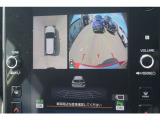 カメラの映像は室内ディスプレイに表示されますので安全運転につながります