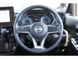 各種のコントロールスイッチが内蔵され、運転に集中できるステアリング。