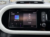 お手持ちのスマホに無料の専用アプリ「R&Go」をインストールしBluetoothでペアリングすることで、「車両情報」「メディア」「電話」「ナビゲーション」機能を利用することができます