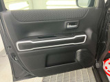パワーウィンドウのスイッチですよ。運転席に居ながら窓を開け閉めのコントロールできます。