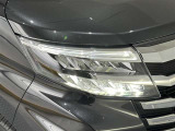 LEDヘッドライトです。デザイン性がよくとても明るいので、夜間の走行や悪天候でも安心です。しかも長寿命!