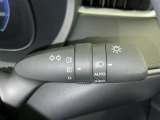 トンネルなど、周囲の明るさの変化でランプ類を自動オン・オフするコンライトです(消し忘れ防止機能付)