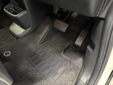 足元がすっきりしているので運転しやすそうですね☆