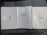 取扱い説明書 整備記録簿です前オ-ナ-の整備歴がわかるため無駄な部品。工賃が発生せず効率の良い整備が行えますまた丁寧に乗っていた証拠でもありますので車両状態の信頼性にもつながってまいります