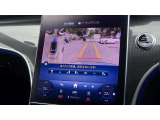 【360度カメラシステム】リバースと連動し、車両後方の映像をディスプレィに表示歪みの少ないカメラにより鮮明な画像で後退の運転操作をサポートします。