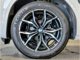 【BMWアロイホイル】軽量かつ強度に拘ったアロイホイル。走行性能ポテンシャルを引き出す設計。車の足元を引き締めてくれる大きなポイントはアロイホイルです。