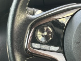 握りやすいハンドルには、オーディオコントロールとクルーズコントロールスイッチが装備されており、ハンドルから手を離さずに操作が出来ます。感覚で操作ができて便利で安全ですね!