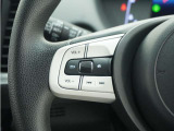 ◆オーディオリモコンスイッチ◆ハンドルにスイッチが装備されてます。視点をそらすことなく、ボリューム調整・オーディオソース切替・選曲が出来ます。安全運転しながら操作が可能になりました。
