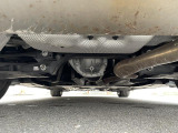 気になる中古車の下廻り。もちろん、納車時には整備スタッフによる点検を実施致しますので安心してご購入いただけます。