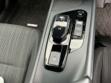 駐車ブレーキは電動式です。オートホールド機能付きで便利ですね