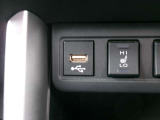 USB接続可能です。運転中にスマホの充電ができて便利です。