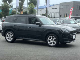 街乗り中心で使いやすいMINIをお探しの方に。後席と荷室に余裕があり、日常使いしやすい一台です。正規ディーラー認定中古車のため、遠方のお客様にもご安心してお乗りいただけます。