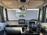 視界を遮らない細いフロントピラー、高いアイポイント、フラットなインパネでクリアな見晴らしで運転していただけます☆