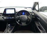 スポーティームード溢れる運転席周りですね。 クイックなドライビングに対応できるよな運転席回りになっています。 ドライブがますます楽しくなりますね!