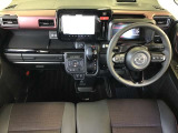 広々とした視界で運転も快適。勿論、安心、安全なSRSエアバックシステム運転席&助手席付