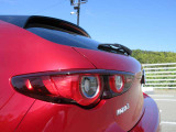 ここから眺めるMAZDA3の色気のあるプロポーションが、カッコイイ!!惚れ惚れしちゃいます(^&forall;^)v