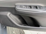 パワーウィンドウのスイッチですよ。運転席に居ながら窓を開け閉めのコントロールできます。