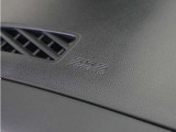 ◆助手席エアバッグ◆SRSエアバッグは、シートベルトだけでは防ぎきれない衝突時の衝撃から乗員を守るための安全装置。衝突時に瞬時に膨らみ、頭部や胸部がダッシュボードに直接衝突するのを防ぎます。